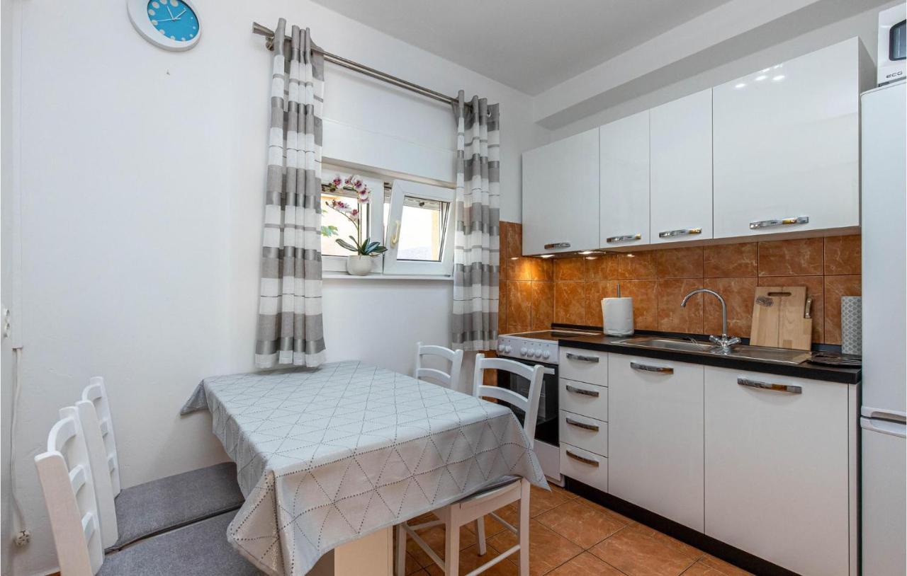 Amazing Apartment In Kostrena With 1 Bedrooms And Wifi מראה חיצוני תמונה